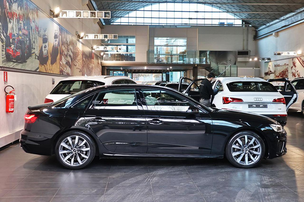 AUDI A4 35 TDI S-Tronic S-Line - 2