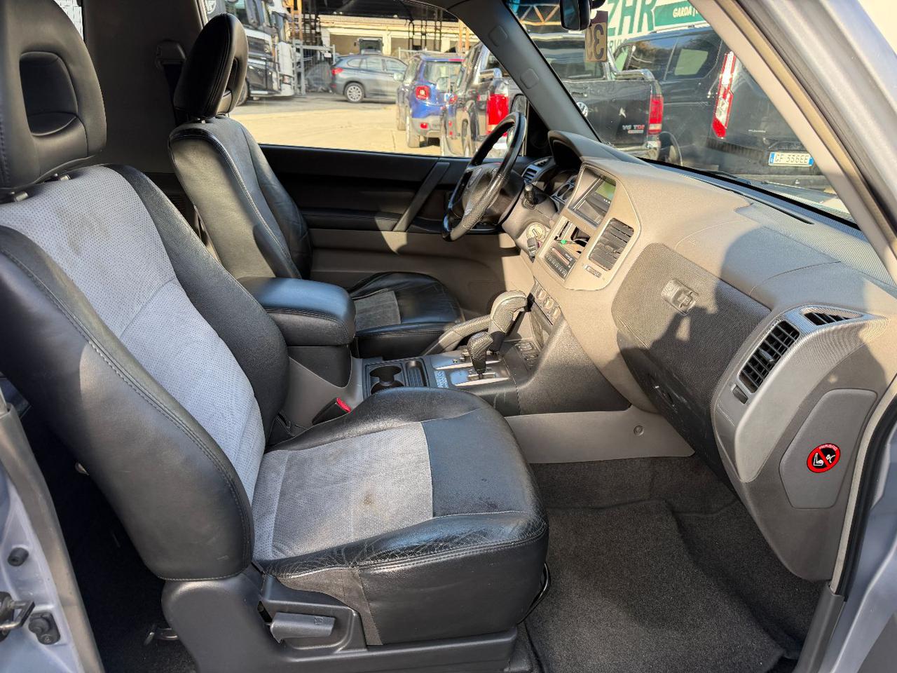 MITSUBISHI Pajero 3.2 16V DI-D 3p. aut. Intense - 8