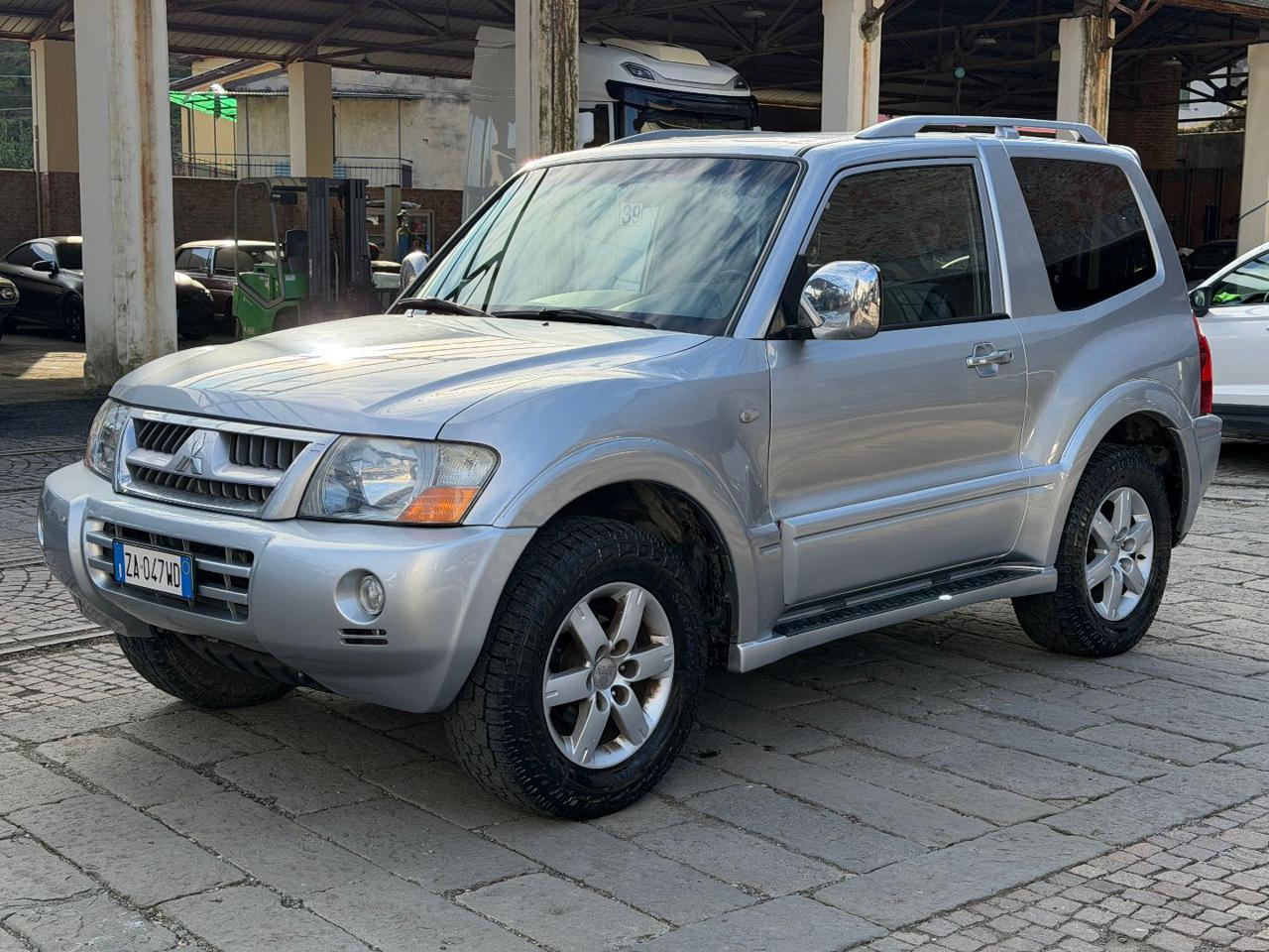 MITSUBISHI Pajero 3.2 16V DI-D 3p. aut. Intense - 2