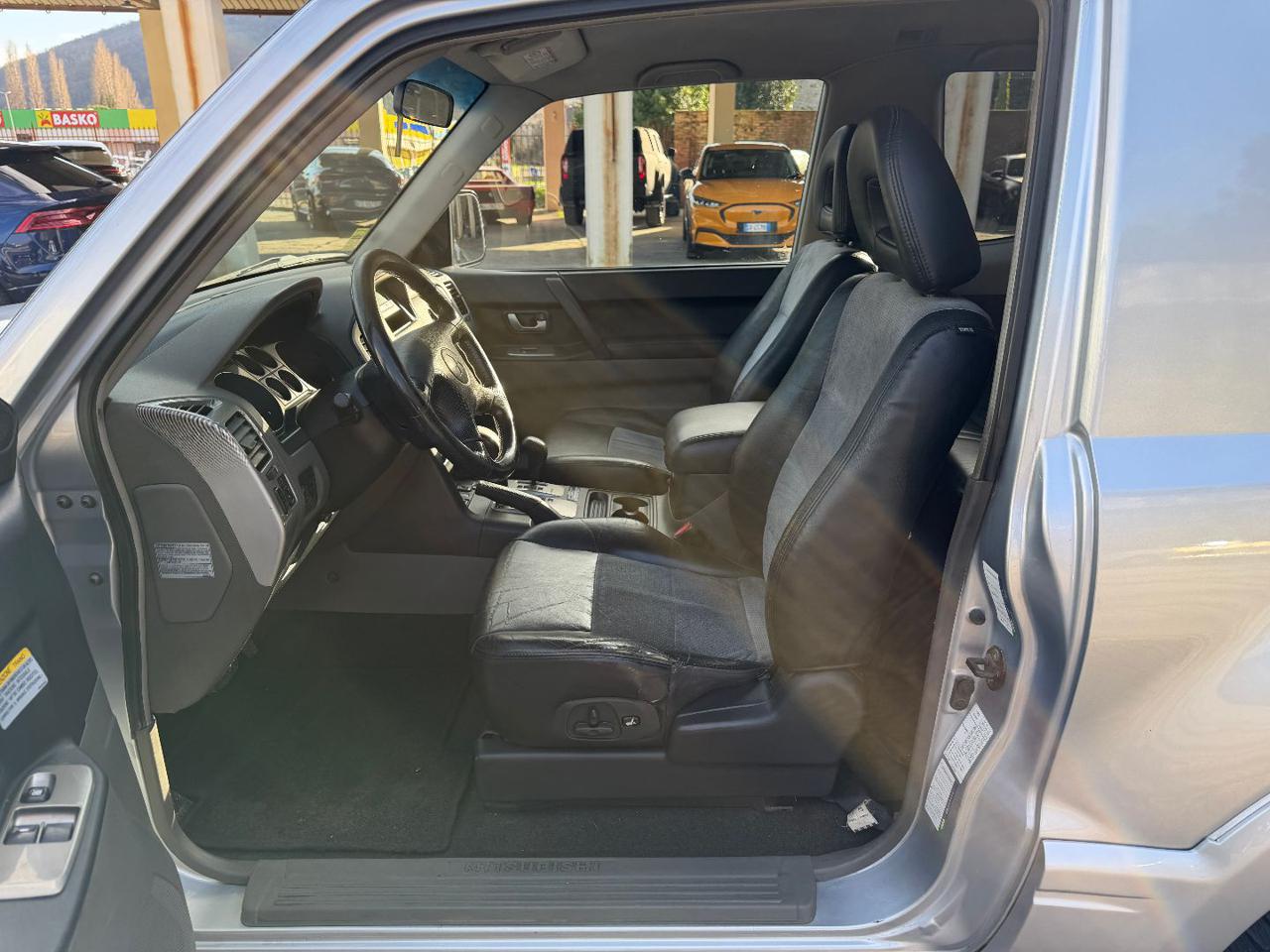 MITSUBISHI Pajero 3.2 16V DI-D 3p. aut. Intense - 11