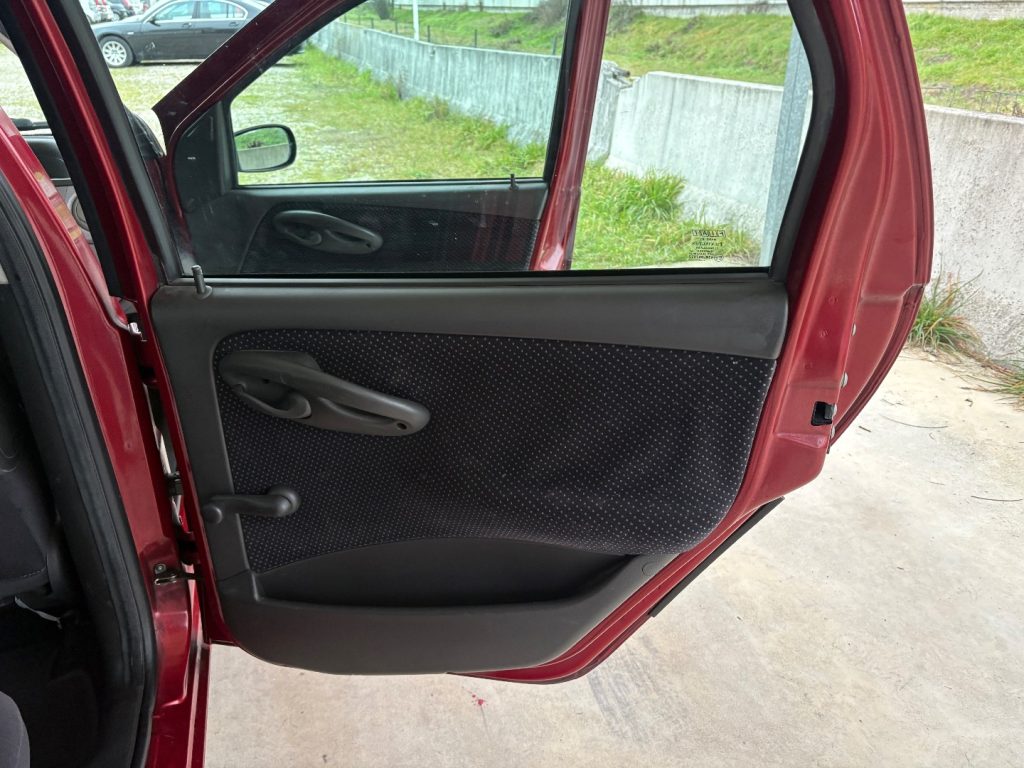 FIAT Punto 1.2i 16V cat 5 porte HLX OK NEOPATENTATI - 25