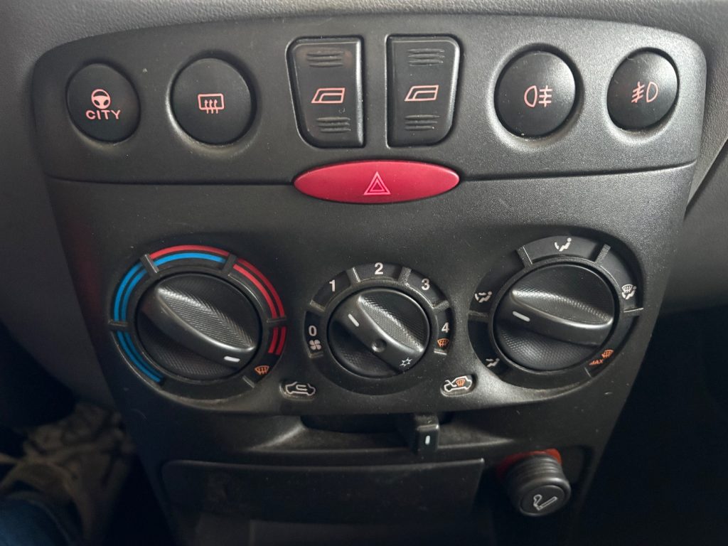 FIAT Punto 1.2i 16V cat 5 porte HLX OK NEOPATENTATI - 34