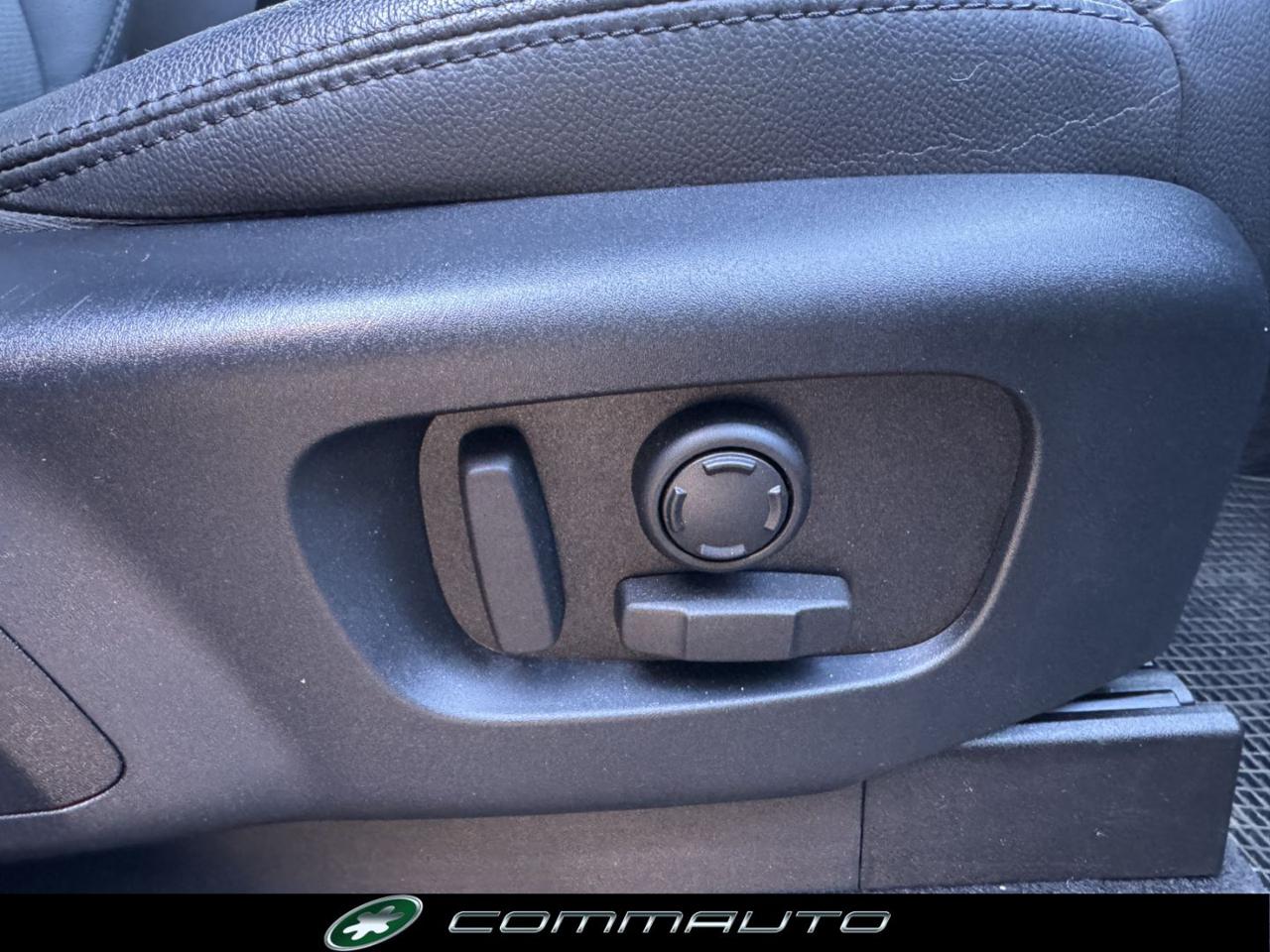 LAND ROVER Discovery 3.0 SDV6 306 CV Landmark Edition - 30