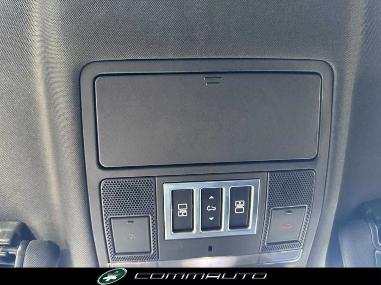 LAND ROVER Discovery 3.0 SDV6 306 CV Landmark Edition - 25