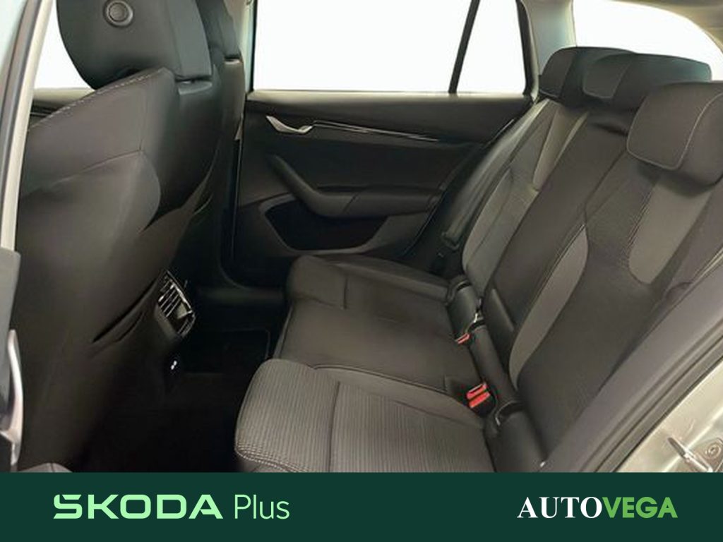 SKODA Octavia wagon 2.0 tdi selection 150cv dsg - 12