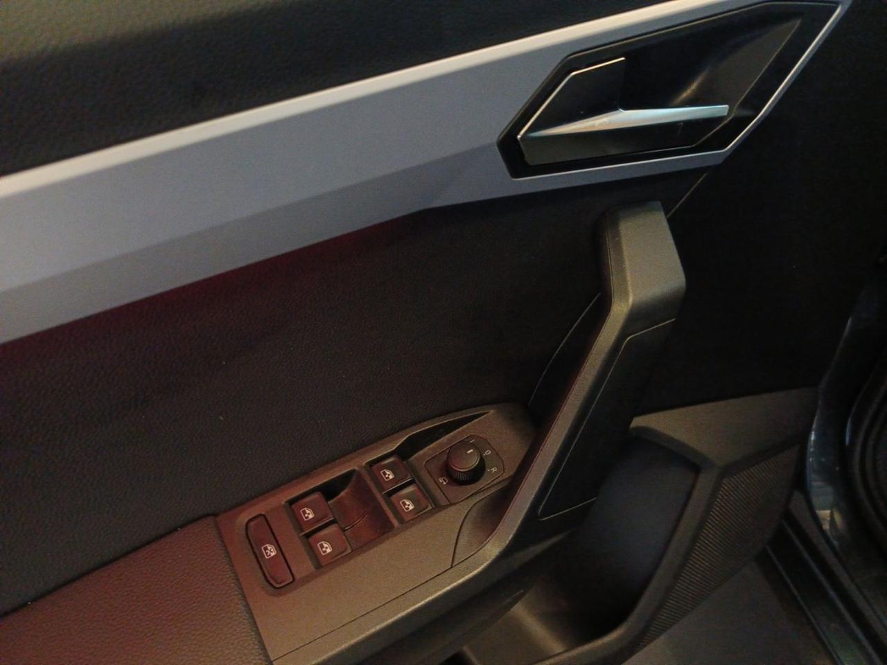 SEAT Arona 1.0 EcoTSI FR - 9