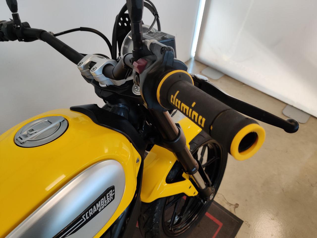 DUCATI Scrambler 800 ICON YELLOW - 10