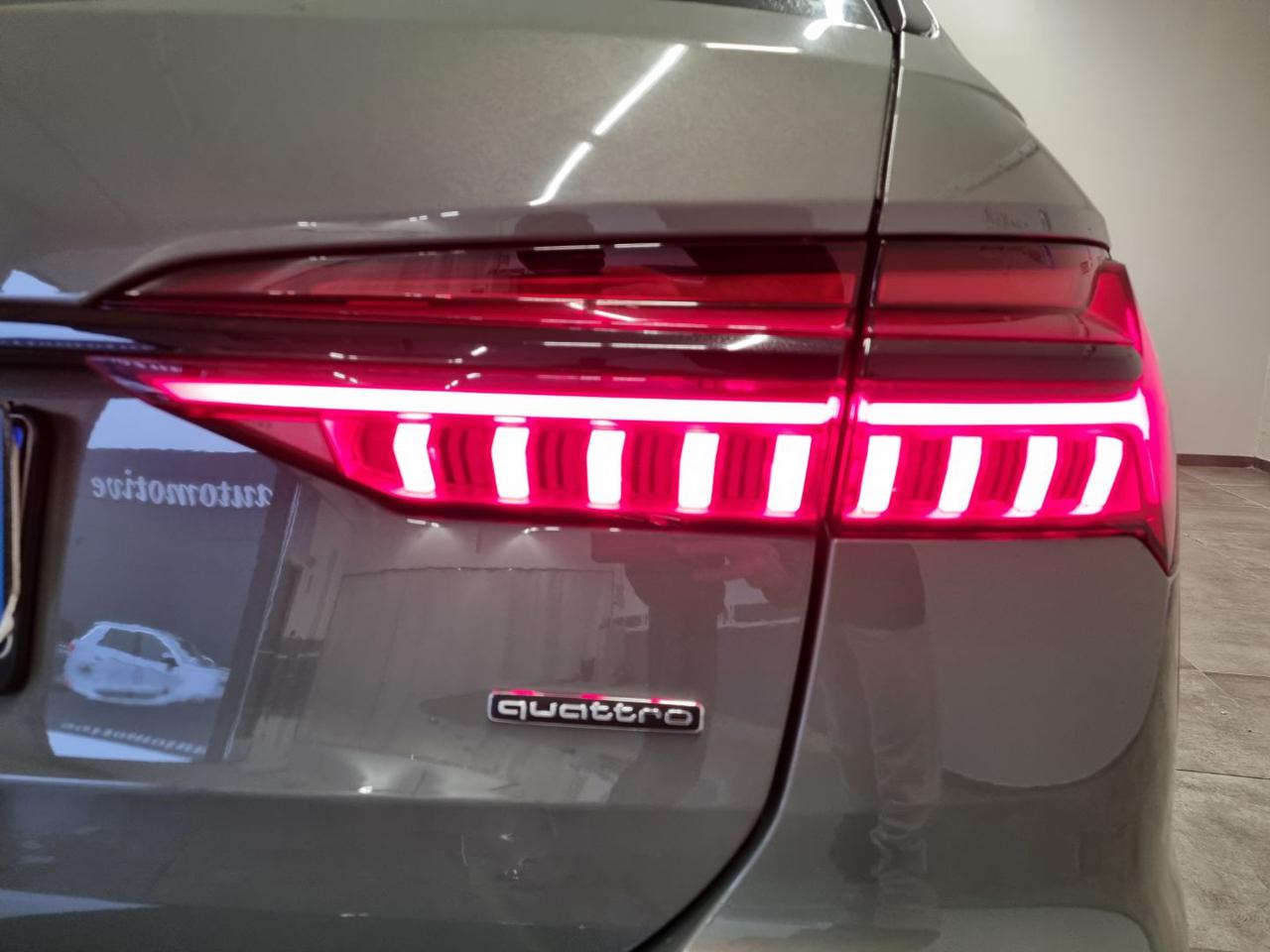 AUDI A6 Avant 40 2.0 TDI quattro ultra S tronic S line edi - 16