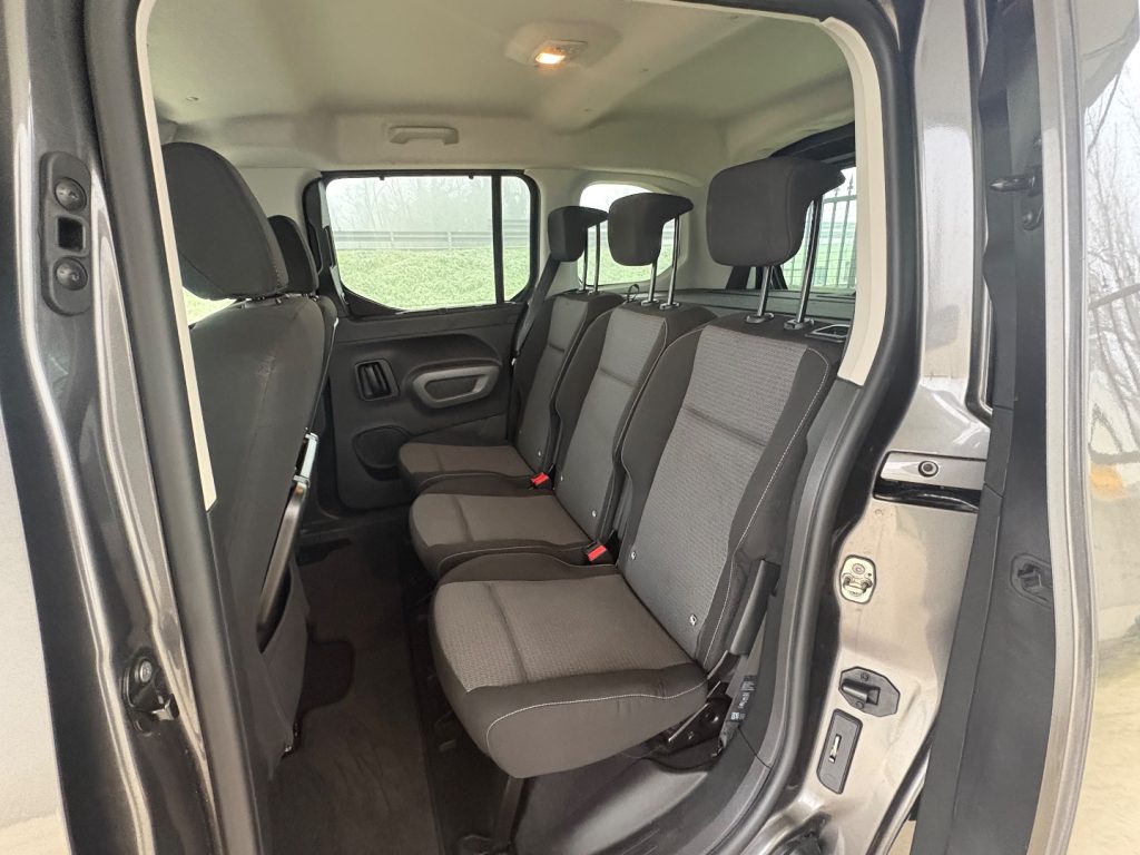 TOYOTA Proace City 1.5D 100 CV 7 POSTI EURO 6-DTEMP 7 DIESEL Lounge - 23