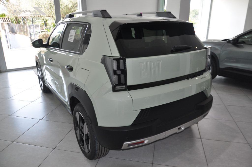 FIAT Grande Panda 1.2 Hybrid 110 CV S&S La Prima - 4