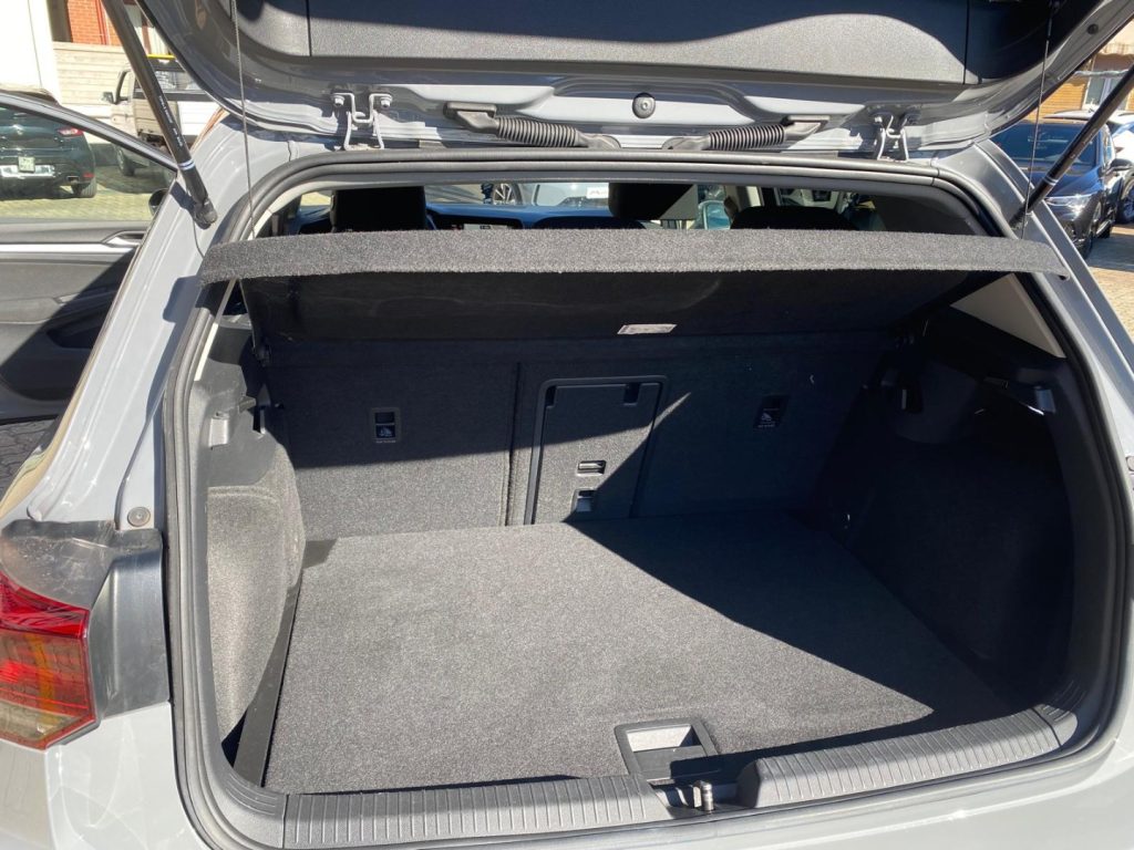 VOLKSWAGEN Golf 8 1.0 Active *Sedili riscaldati*Navi*Lega - 17