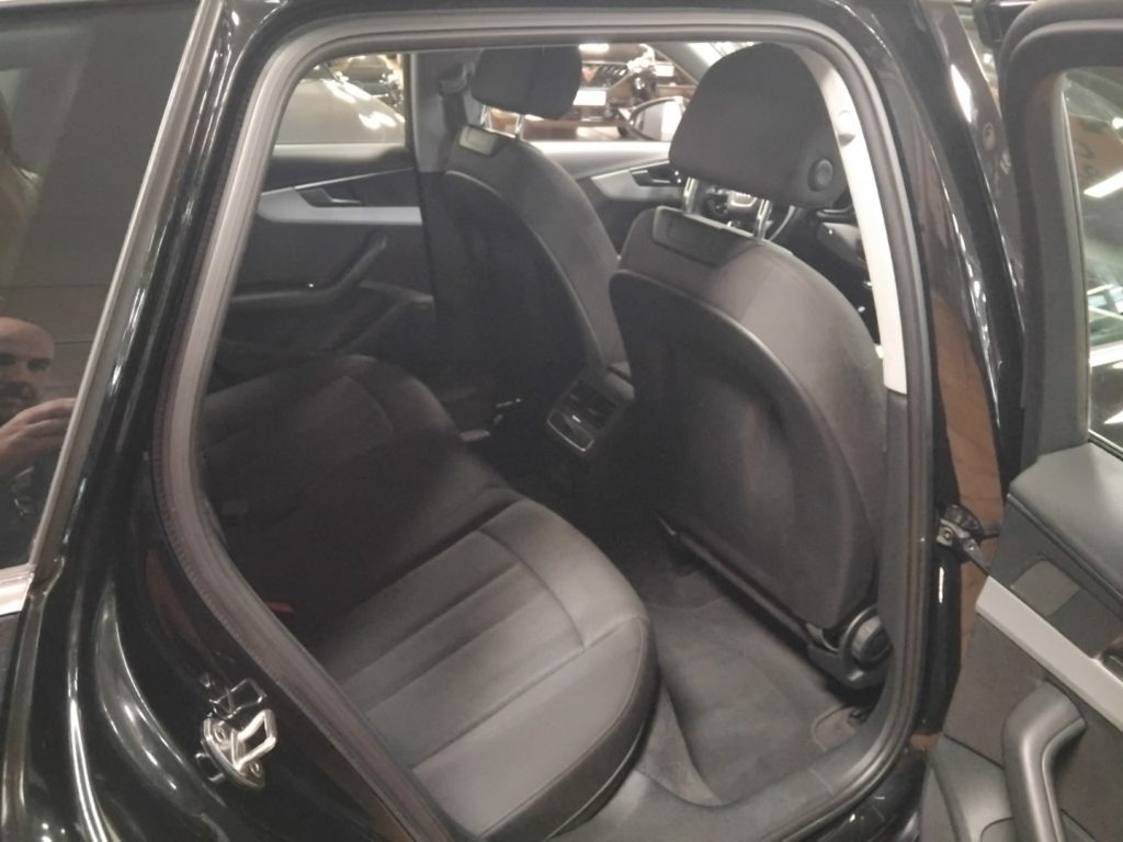 AUDI A4 Avant 35 TDI S tron. Business Advanced MHEV 163 HP - 11