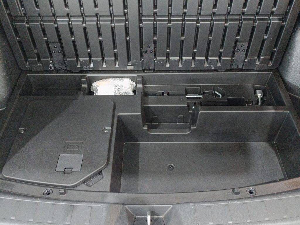 MITSUBISHI Eclipse Cross 2.4 MIVEC 4WD PHEV Instyle SDA Pack 0 - 13