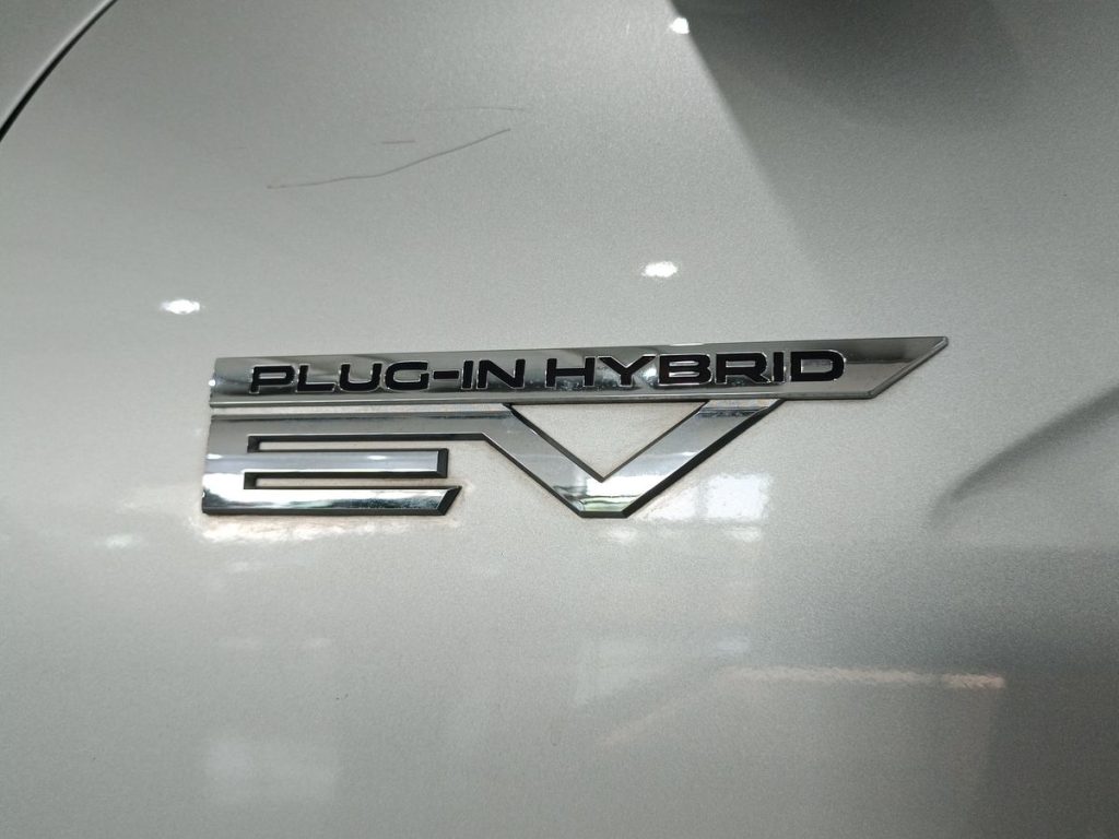 MITSUBISHI Eclipse Cross 2.4 MIVEC 4WD PHEV Instyle SDA Pack 0 - 19