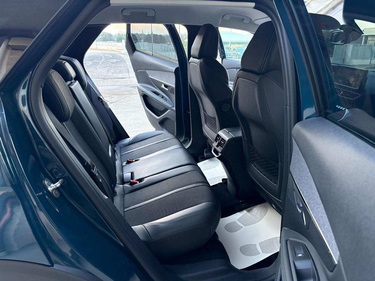 PEUGEOT 3008 1.5 BlueHDi 130 S&S Allure Pack C.AUTOMATICO - 11