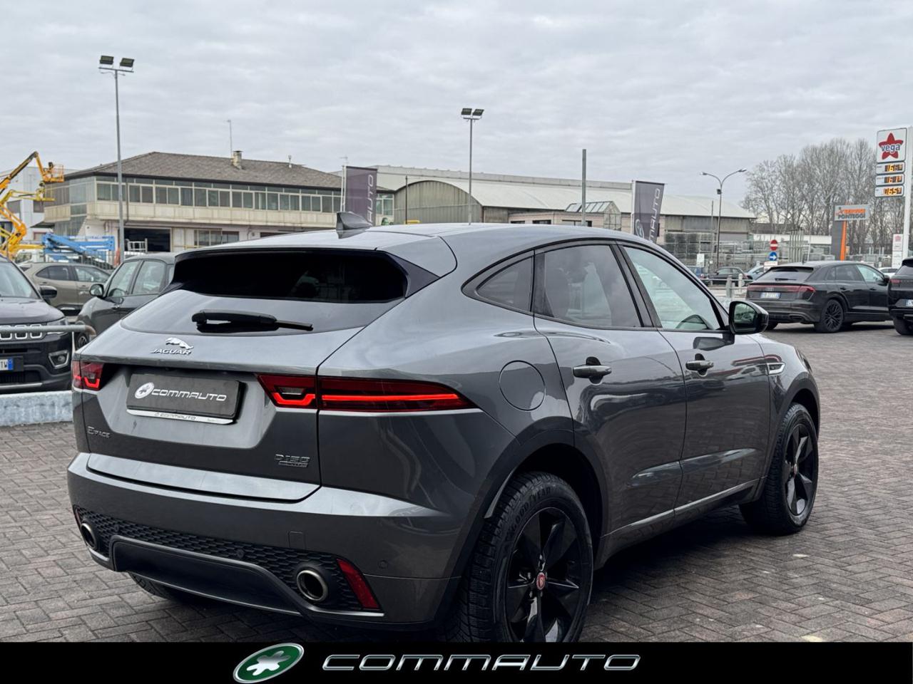 JAGUAR E-Pace 2.0D 150 CV AWD aut. R-Dynamic S - 4