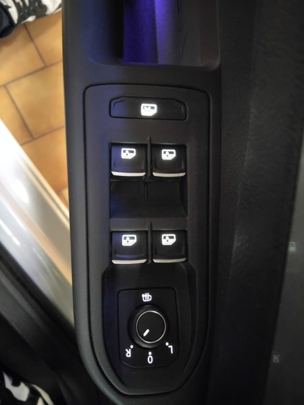 VOLKSWAGEN Golf 1.0 eTSI EVO Life MHEV - 17