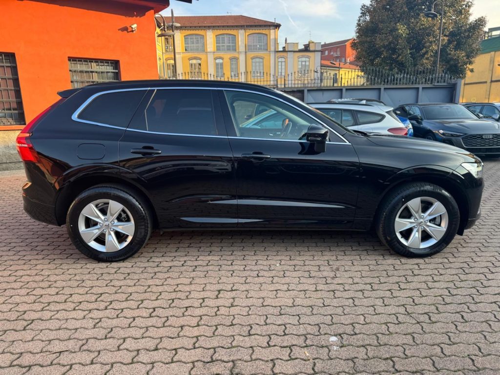 VOLVO XC60 B4(d) 197CV AUT. Mom.Core (AUTOCARRO N1) - 3