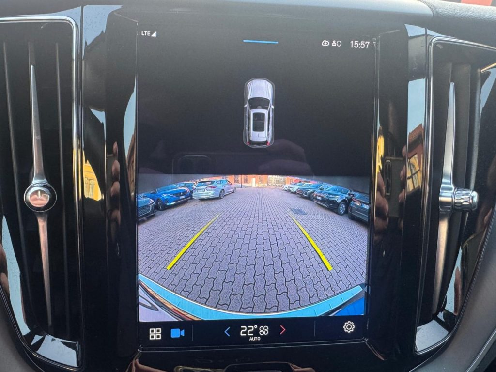 VOLVO XC60 B4(d) 197CV AUT. Mom.Core (AUTOCARRO N1) - 10