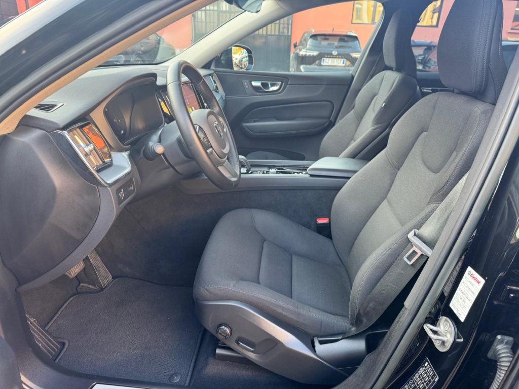 VOLVO XC60 B4(d) 197CV AUT. Mom.Core (AUTOCARRO N1) - 13