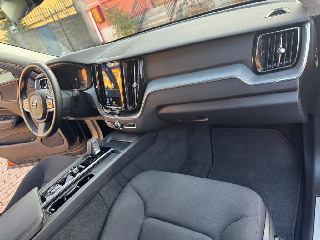 VOLVO XC60 B4(d) 197CV AUT. Mom.Core (AUTOCARRO N1) - 20