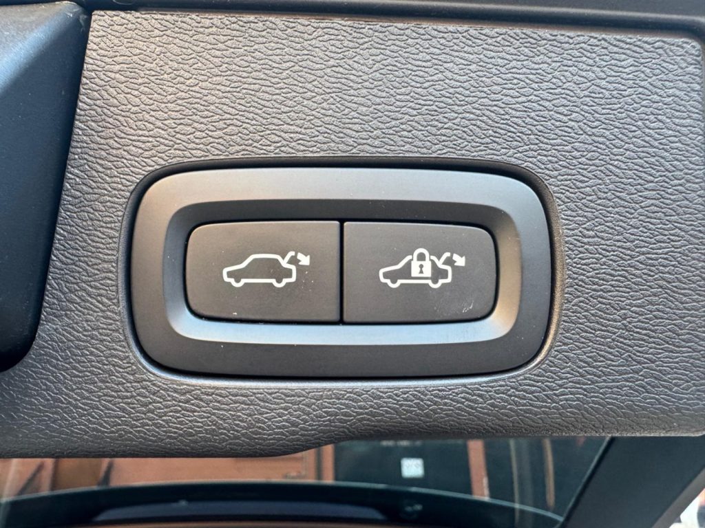 VOLVO XC60 B4(d) 197CV AUT. Mom.Core (AUTOCARRO N1) - 21