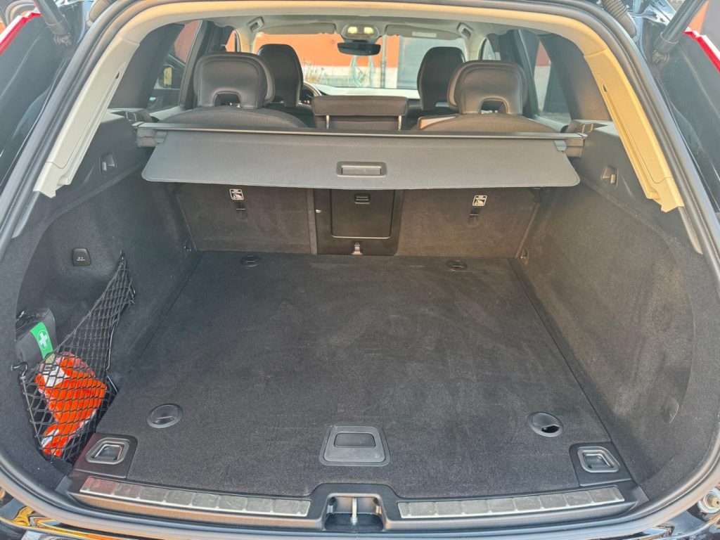 VOLVO XC60 B4(d) 197CV AUT. Mom.Core (AUTOCARRO N1) - 22