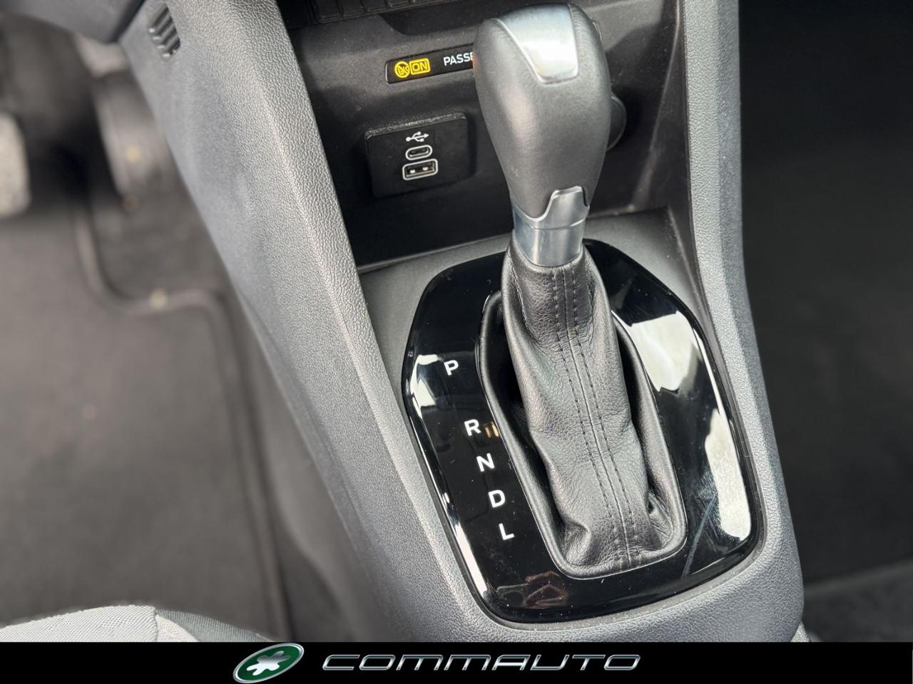 FORD Tourneo Courier 1.0 EcoBoost Titanium - 23