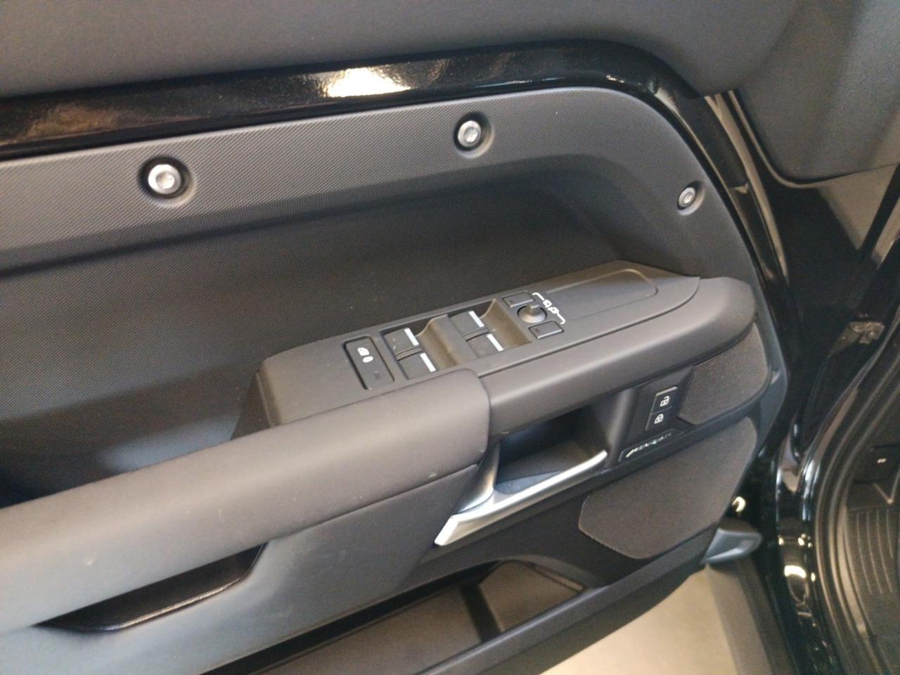 LAND ROVER Defender 110 3.0D possibilita autocarro  PREZZO NETTO IVA - 18