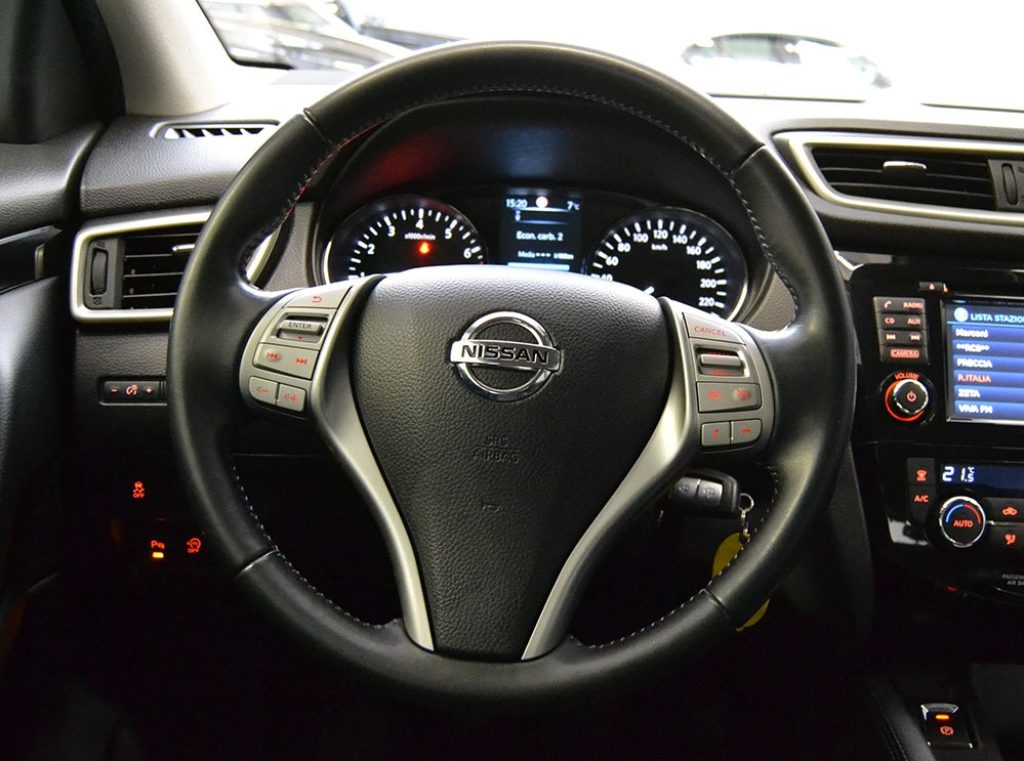 NISSAN Qashqai 1.2 DIG-T Tekna Navigatore Ok Neopatentati - 9
