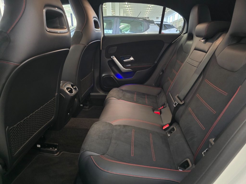 MERCEDES-BENZ A 200 d AMG Line Advanced Plus - 24