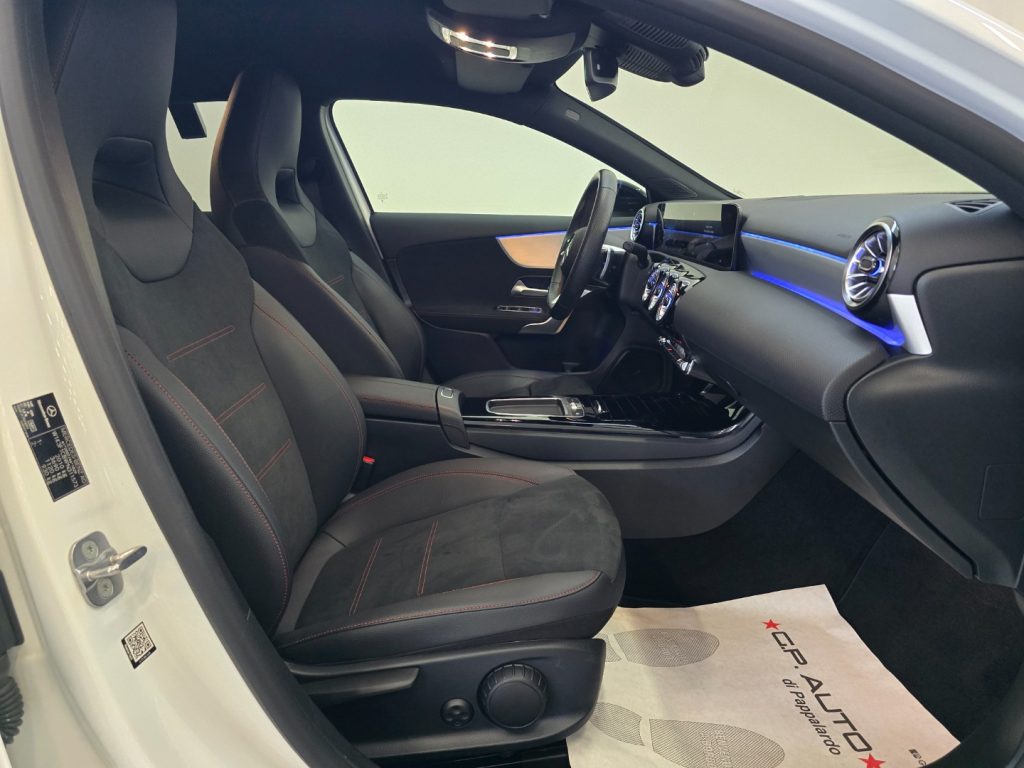 MERCEDES-BENZ A 200 d AMG Line Advanced Plus - 26