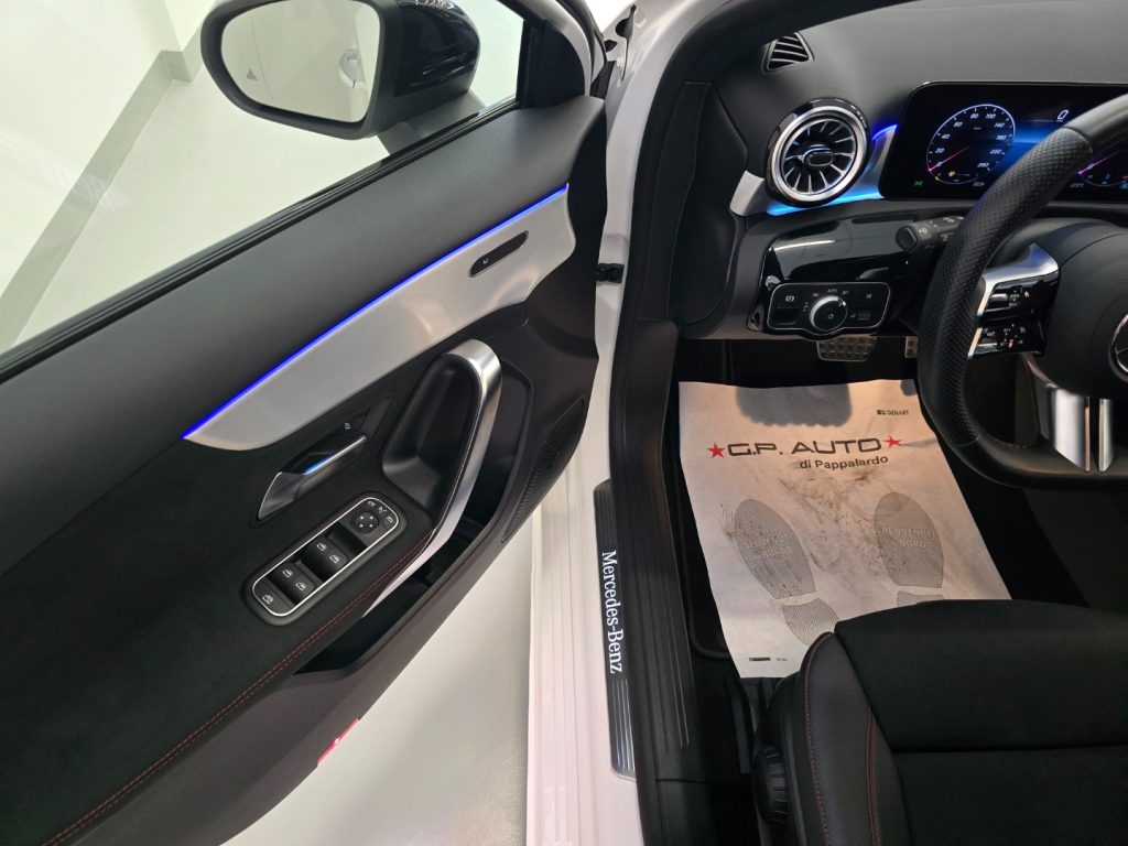 MERCEDES-BENZ A 200 d AMG Line Advanced Plus - 21