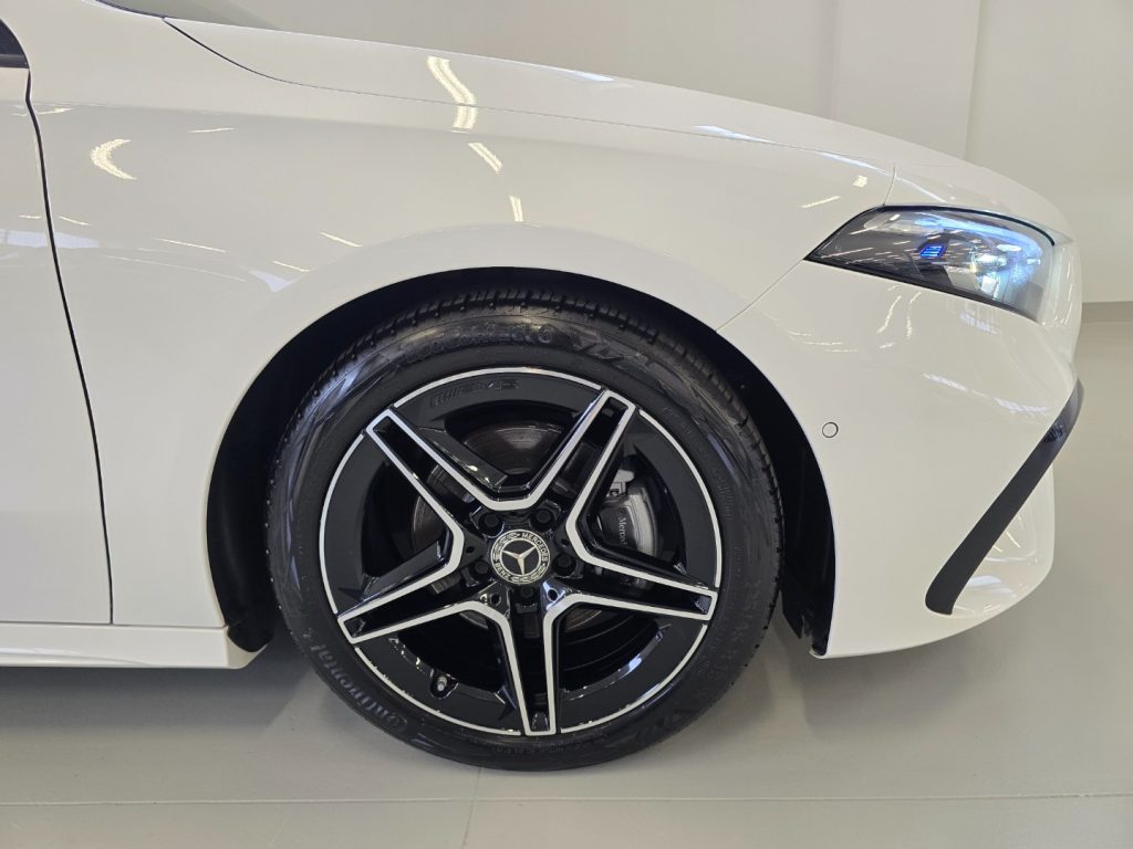 MERCEDES-BENZ A 200 d AMG Line Advanced Plus - 30