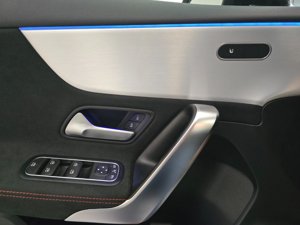 MERCEDES-BENZ A 200 d AMG Line Advanced Plus - 20