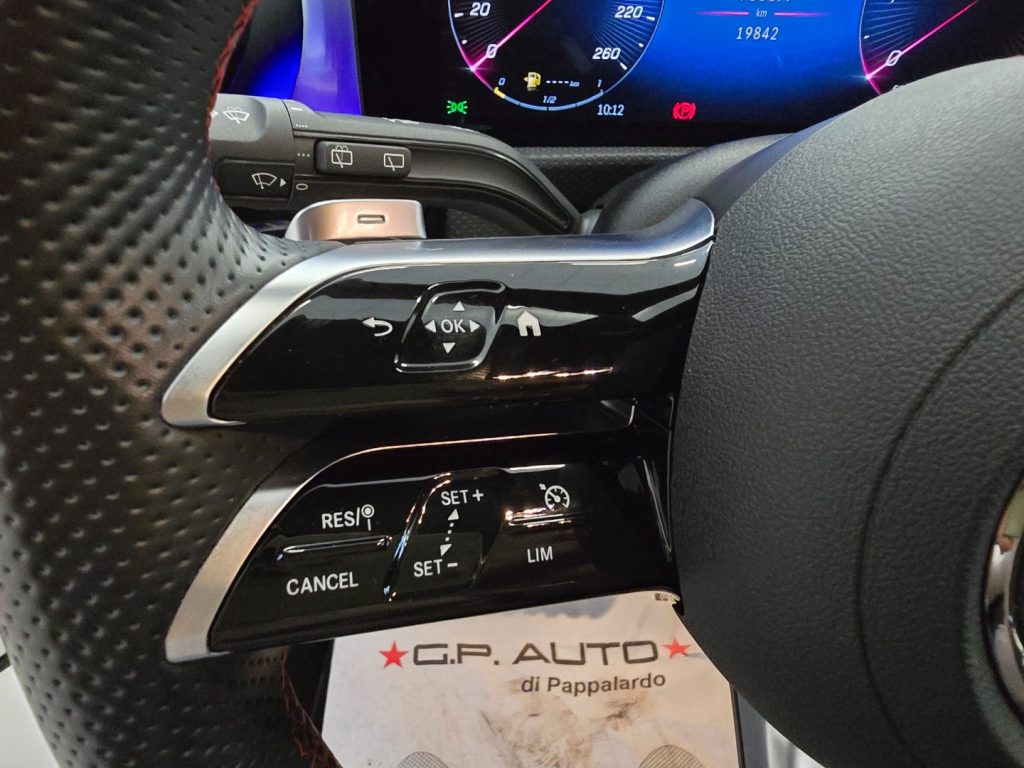 MERCEDES-BENZ A 200 d AMG Line Advanced Plus - 13