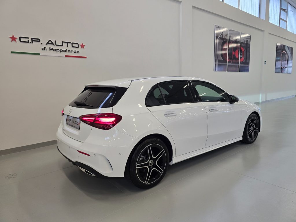 MERCEDES-BENZ A 200 d AMG Line Advanced Plus - 4