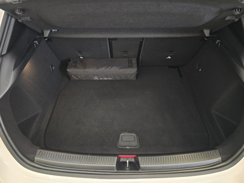 MERCEDES-BENZ A 200 d AMG Line Advanced Plus - 9