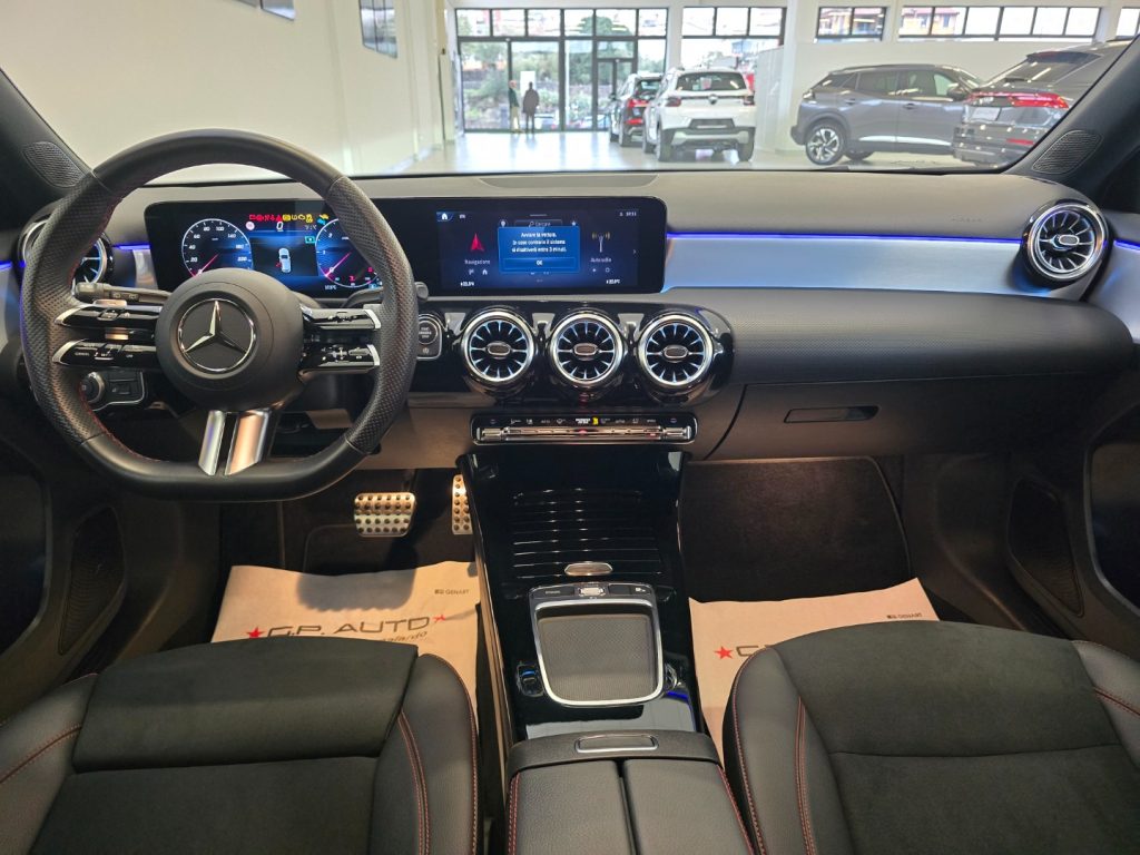 MERCEDES-BENZ A 200 d AMG Line Advanced Plus - 10