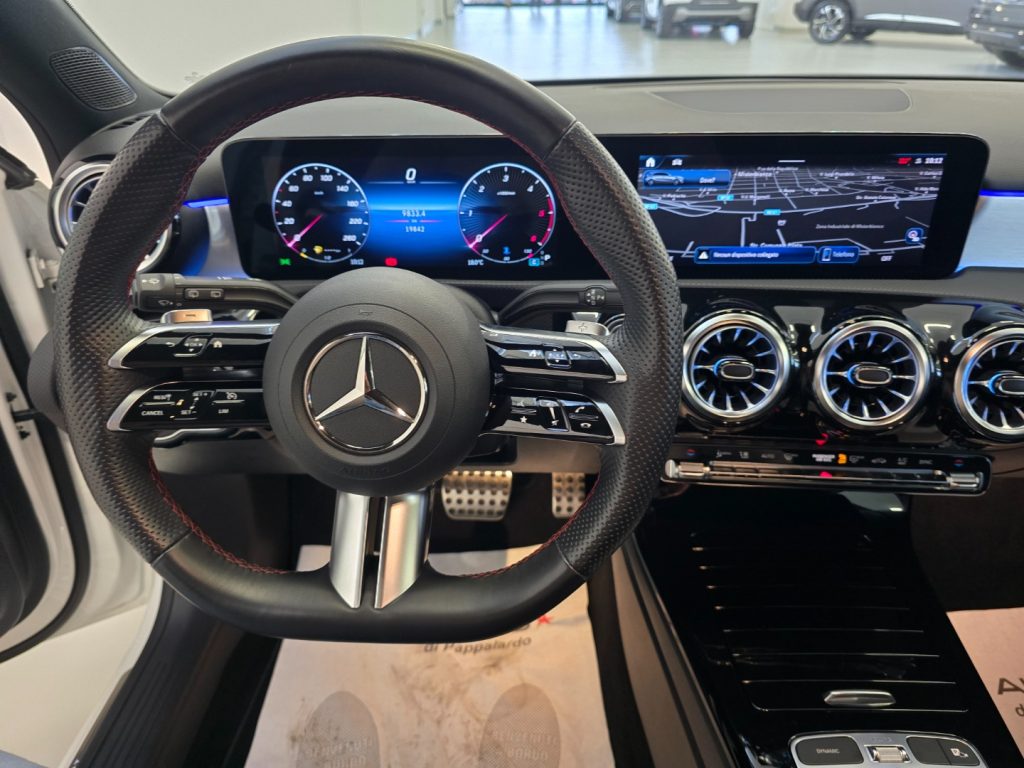 MERCEDES-BENZ A 200 d AMG Line Advanced Plus - 11