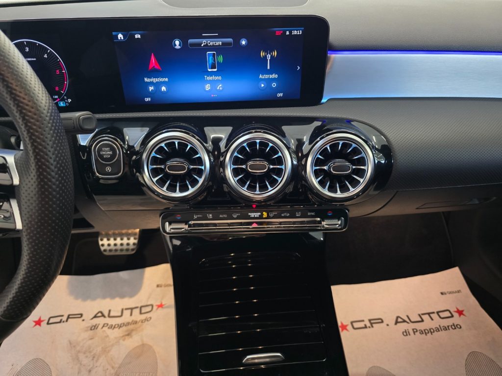 MERCEDES-BENZ A 200 d AMG Line Advanced Plus - 17