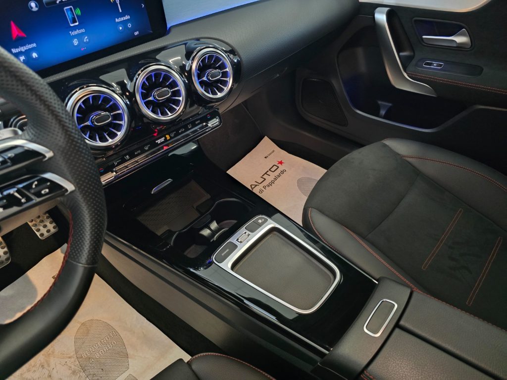 MERCEDES-BENZ A 200 d AMG Line Advanced Plus - 18