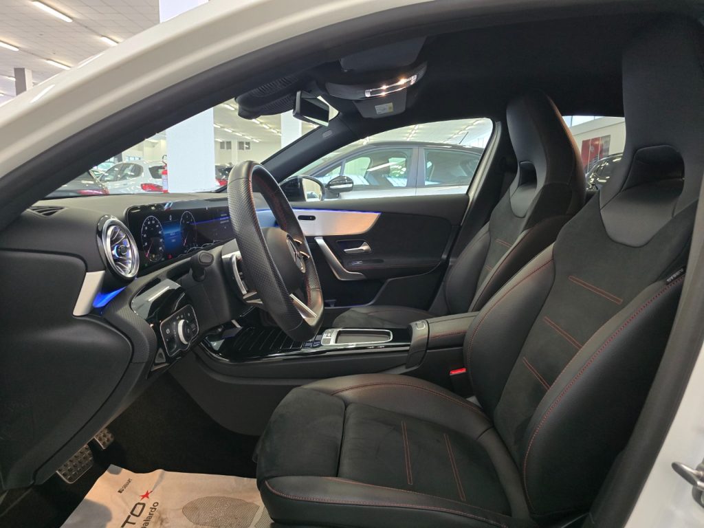 MERCEDES-BENZ A 200 d AMG Line Advanced Plus - 22