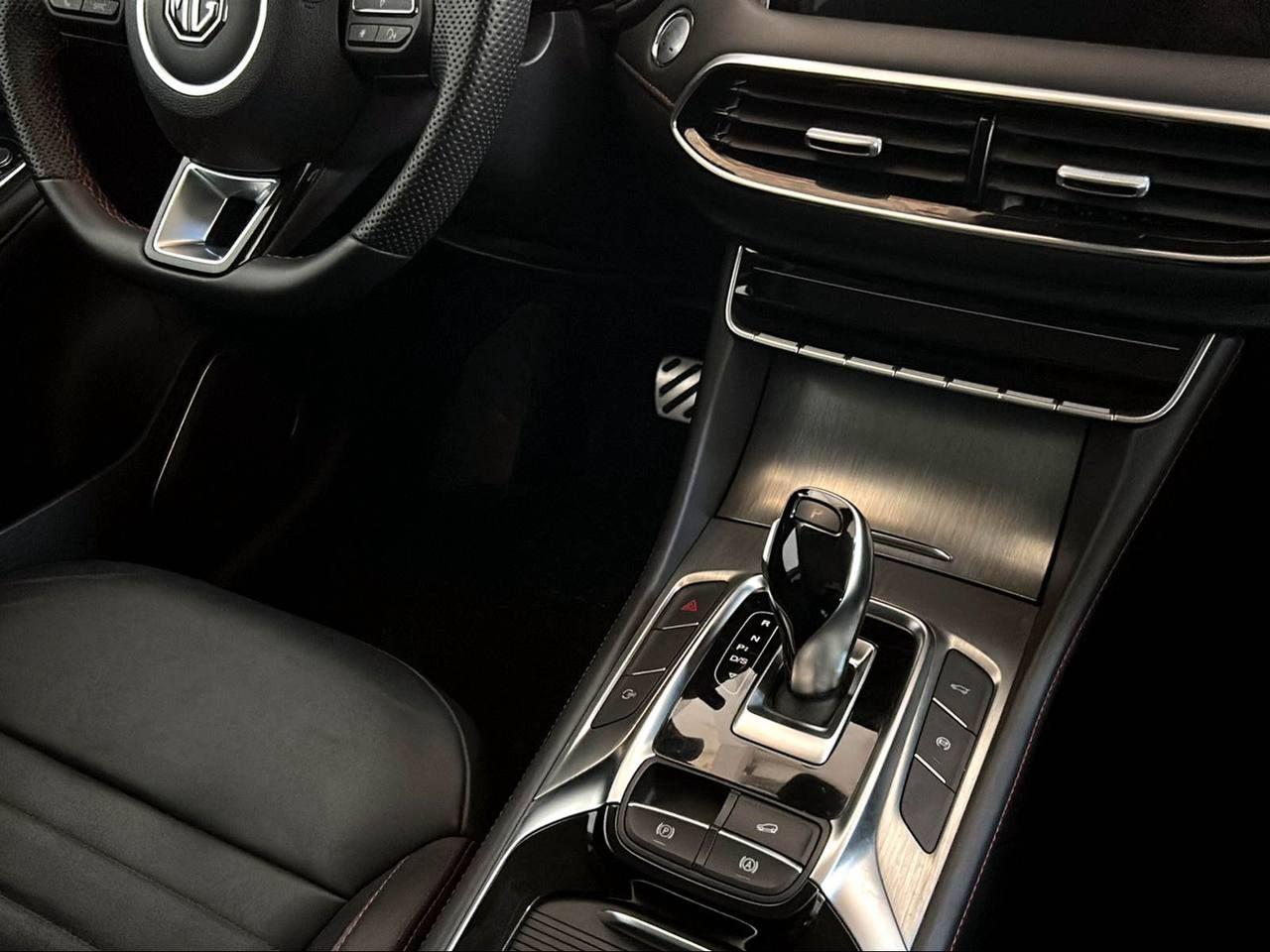 MG HS 1.5T-GDI AT Luxury - 30