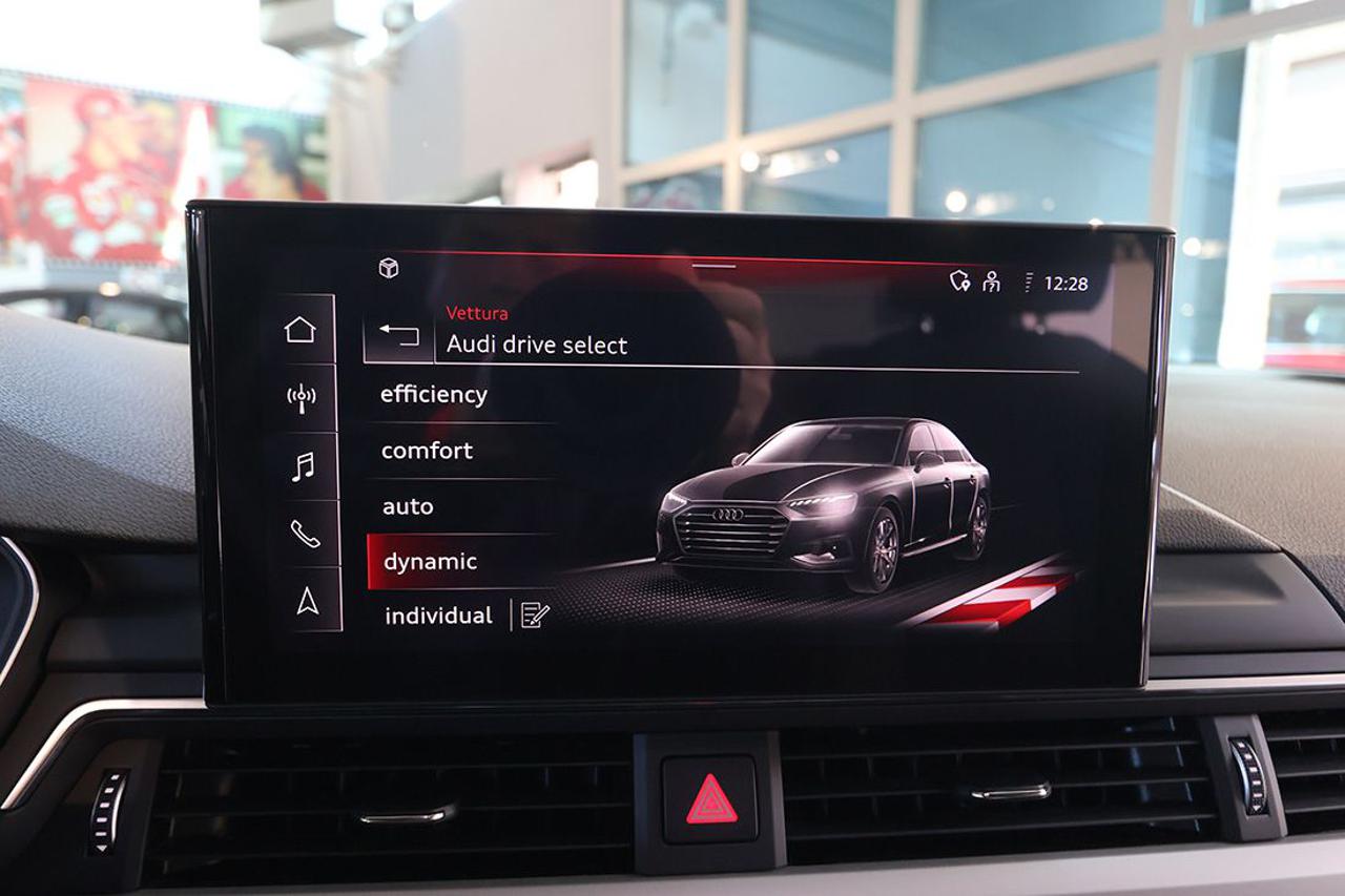 AUDI A4 35 TDI S-Tronic S-Line - 26