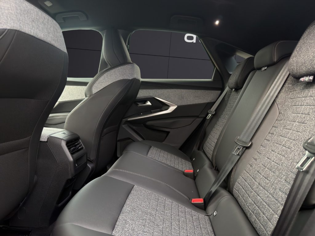 PEUGEOT 3008 Hybrid 145 e-DCS6 Allure - 13