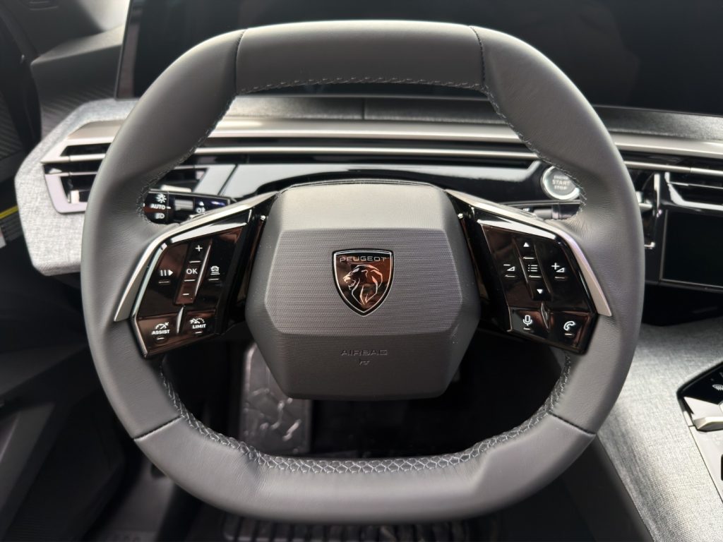 PEUGEOT 3008 Hybrid 145 e-DCS6 Allure - 10