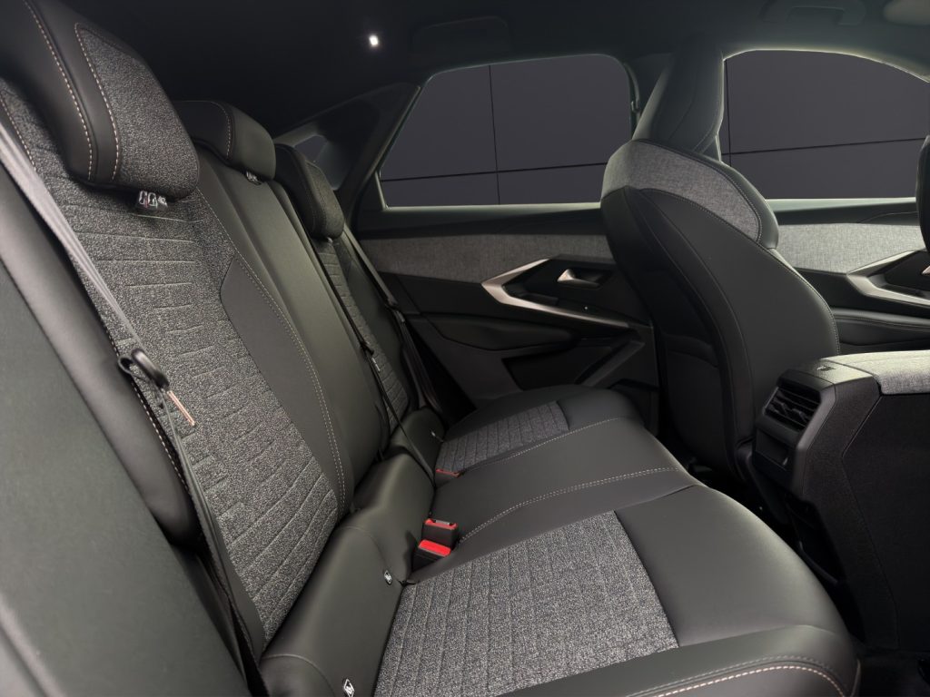 PEUGEOT 3008 Hybrid 145 e-DCS6 Allure - 19