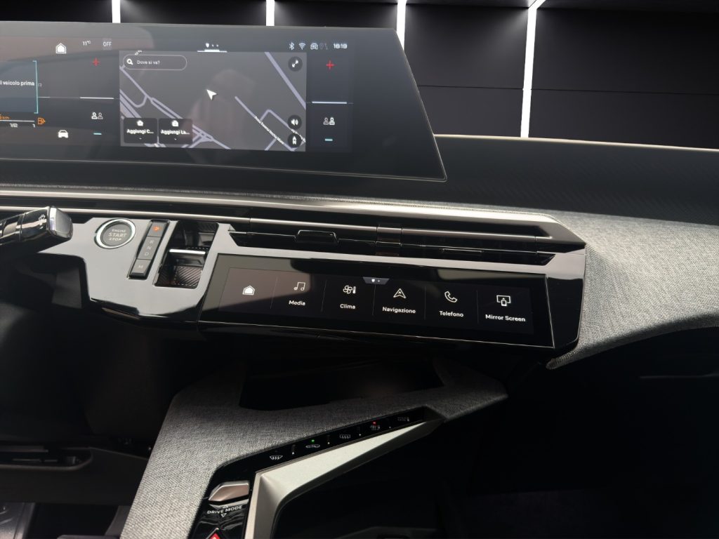 PEUGEOT 3008 Hybrid 145 e-DCS6 Allure - 16