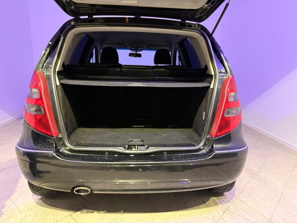 MERCEDES-BENZ A 170 Avantgarde - 12